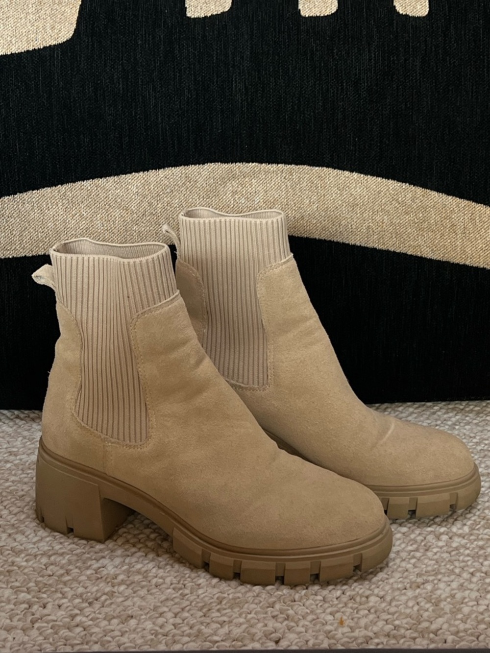 W9 Steve Madden Women's Suede Chunky Chelsea Boot - Beige